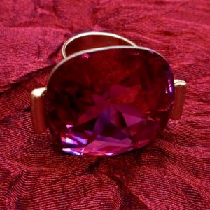 Anillo cristal burdeos