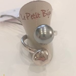 Anillo perlas plateadas