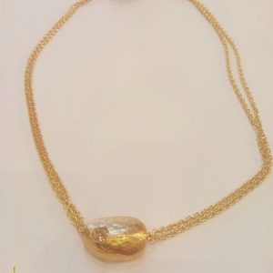 Collar dorado y cristal