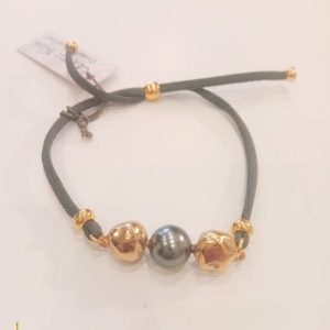 Pulsera con perlas gris